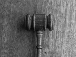 Rechtsanwalt Prelinger Urteile - Hammer des Richters